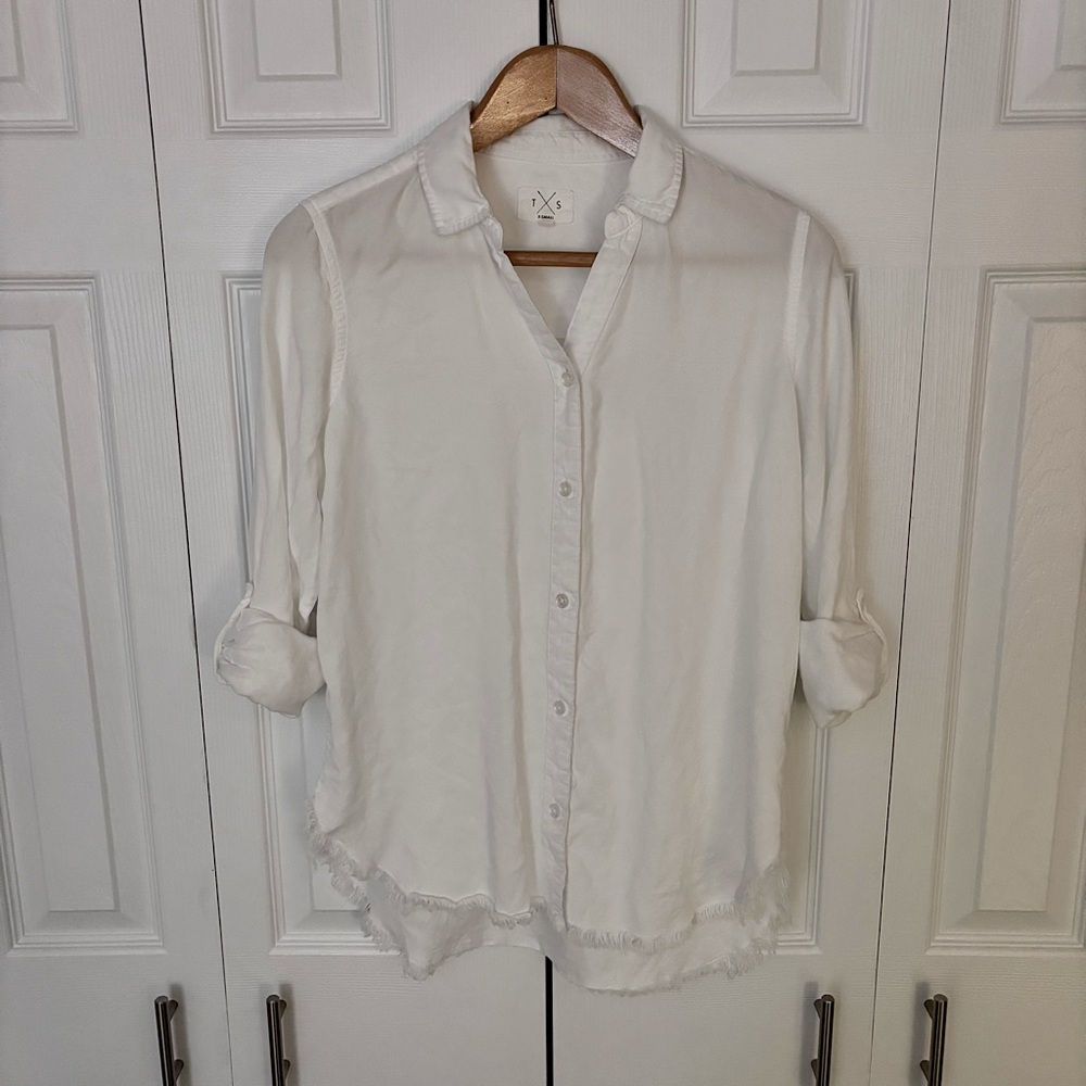 Lightweight Frayed Hem White Button-Up Women's Top